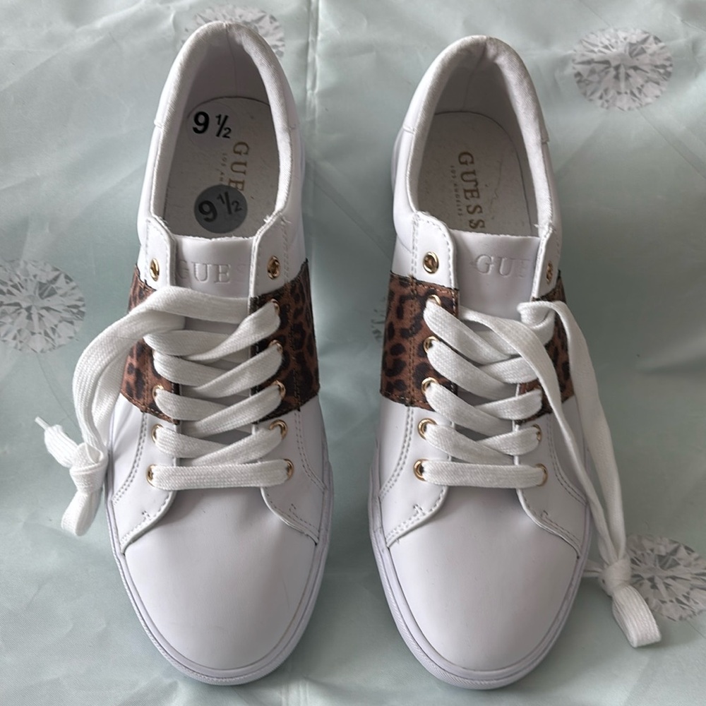 GUESS White with Leopard Trim Sneakers NWOT Sz 9.5 Comfy Beauty